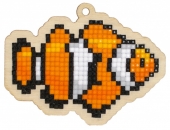 Алмазная мозаика (подвеска из дерева) размер S "Рыбка-клоун" W0260 (указана конечная цена с максимальной скидкой)